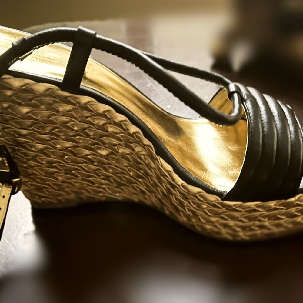 New Coach Wedge Sandle Black with Ankle strap, very Elegant - Picture 2 of 12